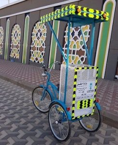 Suggande cykeln i Medina